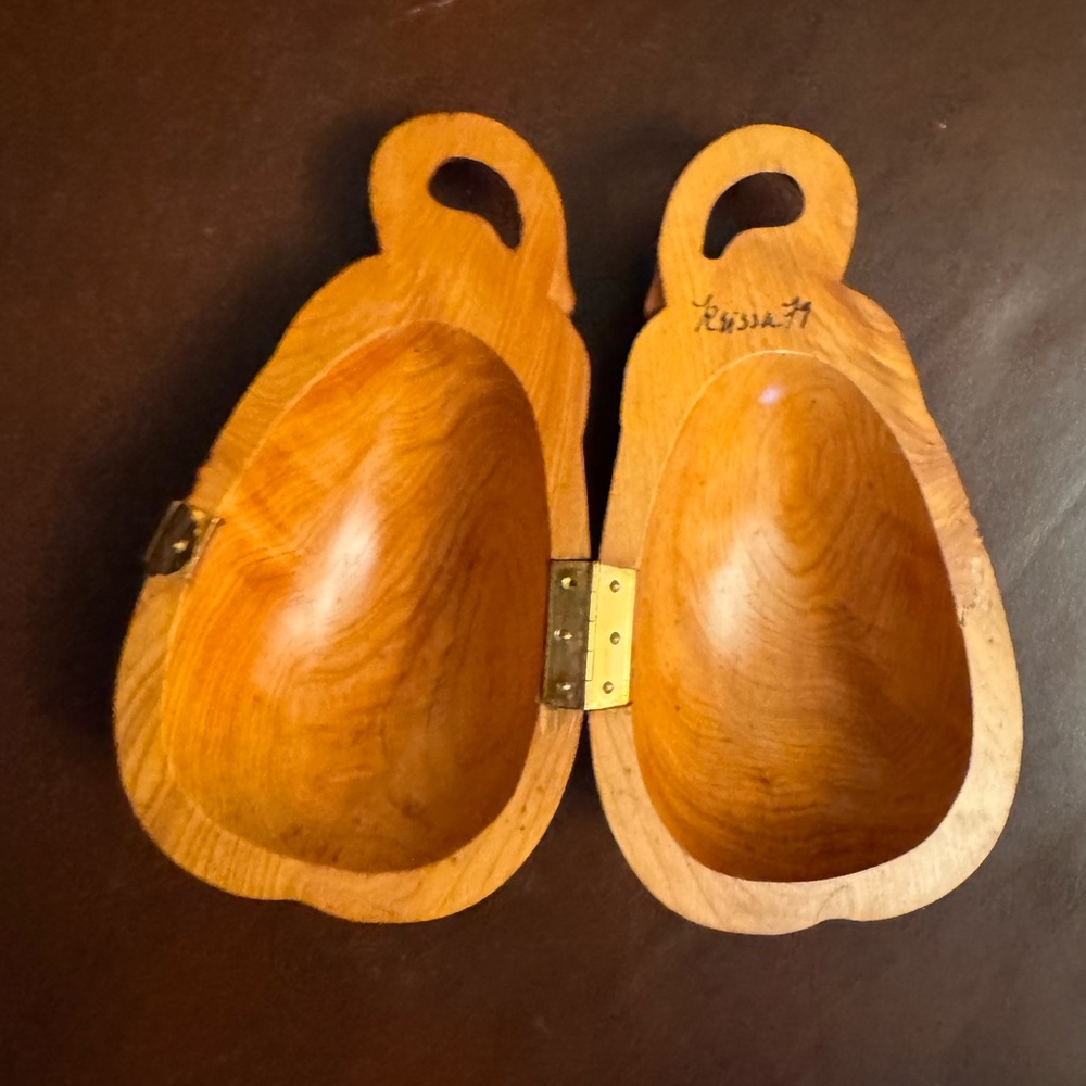 Vintage 1979 | Handcrafted Wooden pear 🍐 shape | wooden box